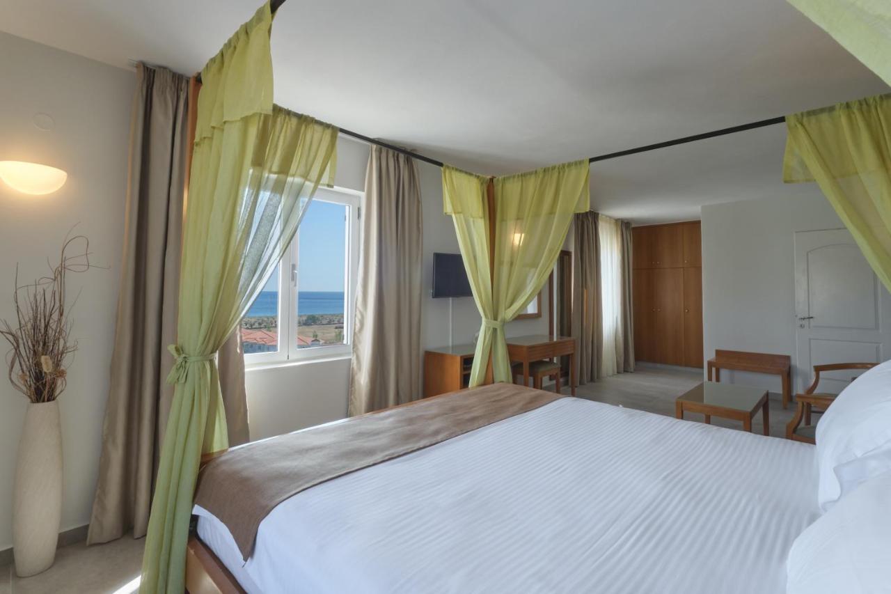 Aeolian Village Beach Resort Скала-Эресу Экстерьер фото